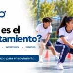 Estudiantes realizando ejercicios de calentamiento antes de la actividad física, imagen del artículo «¿Qué es el calentamiento?» de EF 360.