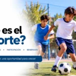 Estudiantes practicando fútbol en una cancha escolar, imagen del artículo «¿Qué es el deporte?» de EF 360.